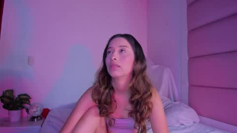 Snapshot of littlee_emma_ chatting on October 8, 4:51 am littlee_emma_ online show from October 8, 4:51 am