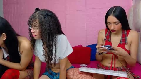 Snapshot of littlejennifer18 chatting on October 21, 1:27 pm Tip us ask our names online show from October 21, 1:27 pm