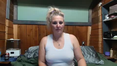 lisanixs online show from April 10, 8:13 pm