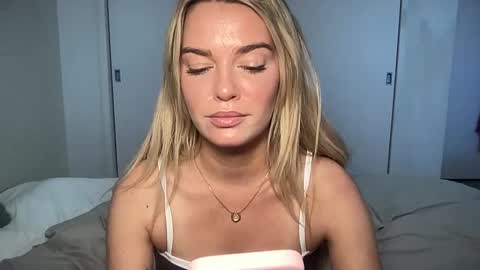 Marciabrady online show from February 11, 8:31 pm