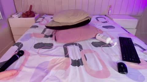 im olivia IG littleolivia01 online show from December 20, 2:24 pm