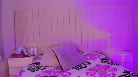 Snapshot of littleoliviia_ chatting on October 22, 1:57 pm im olivia IG littleolivia01 online show from October 22, 1:57 pm