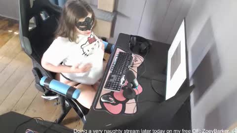 littlezoey2007 online show from November 12, 2:36 am