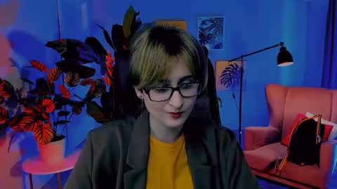 LixeLuna online show from April 16, 6:35 am