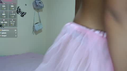 Liz7skinny online show from June 5, 9:53 pm
