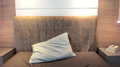 Liz  online show from March 12, 12:57 pm