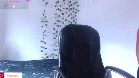 lizbedoutx online show from February 17, 8:16 pm