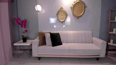 Lizzi  online show from December 3, 9:37 pm