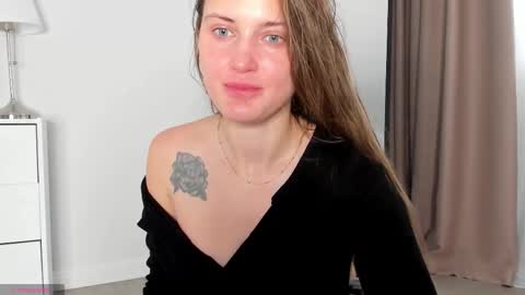 Lizzy online show from October 6, 5:25 am