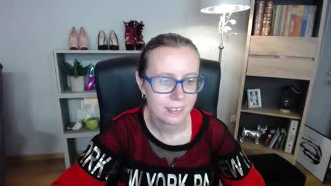 Lizzy online show from November 3, 5:19 am