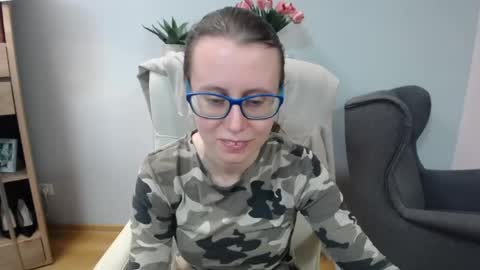 Lizzy online show from April 27, 4:21 am