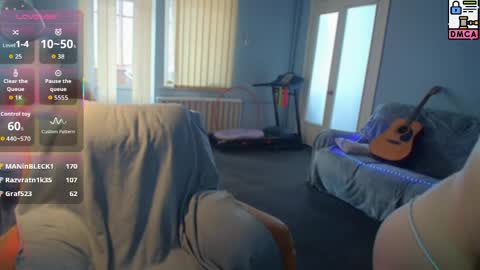 lizzycumm online show from April 8, 9:23 am