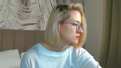 lizzysin online show from April 16, 1:49 am