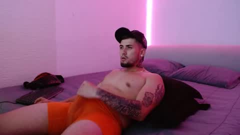 lliamm 2 online show from February 8, 1:11 am