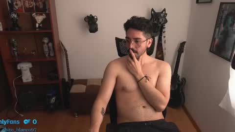 Lobito blanco Thefckingwolf main account online show from October 24, 4:08 pm