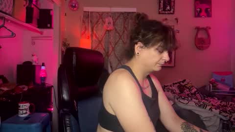 LobotomyPrincess online show from April 6, 6:25 am