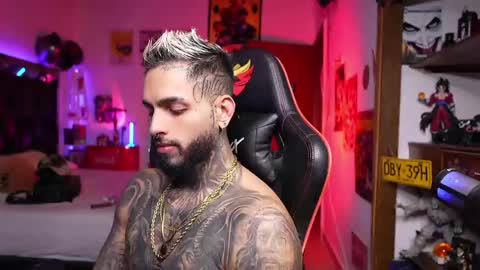 logan_hugh8 online show from April 7, 7:10 am