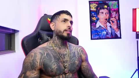 logan_hugh8 online show from November 24, 3:27 am