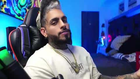 logan_hugh8 online show from February 3, 6:40 am