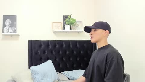 Logan Lux online show from January 10, 7:14 am