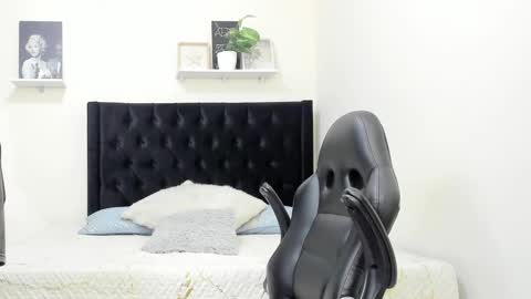 Logan Lux online show from December 3, 6:22 pm