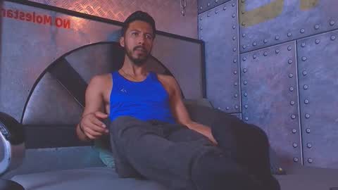 logan_mercer online show from December 16, 3:35 am