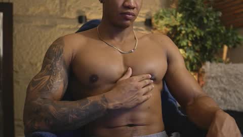 logan_varela online show from December 19, 10:55 am