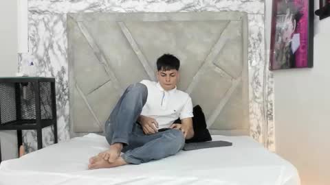 loganjhonson online show from October 14, 3:09 am