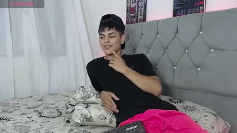 loganjhonson19 online show from April 3, 3:13 am