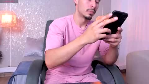 Snapshot of loghan_fox chatting on September 28, 3:37 am Loghan online show from September 28, 3:37 am