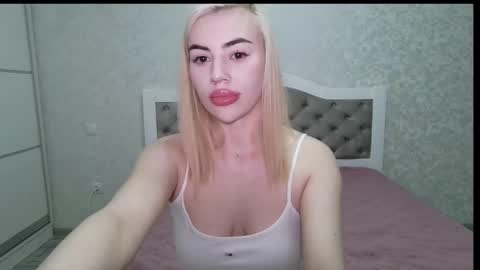 Lola online show from March 6, 10:31 pm