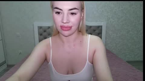 Lola online show from March 7, 10:32 pm