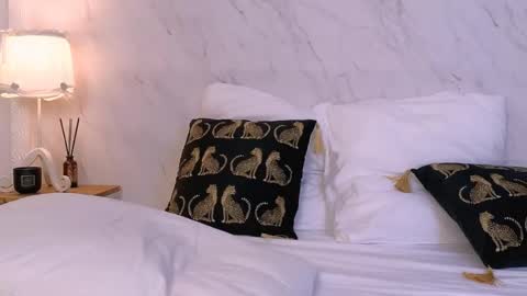 lola_lewis online show from April 15, 2:48 am