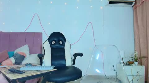 lola_lustrum online show from June 6, 2:23 pm