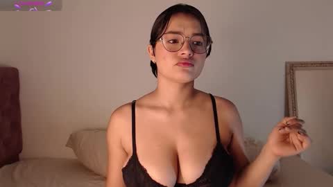 lola_sweeet18 online show from October 21, 12:21 pm