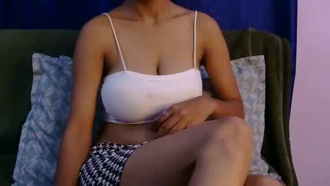 lolaa online show from June 7, 11:04 am