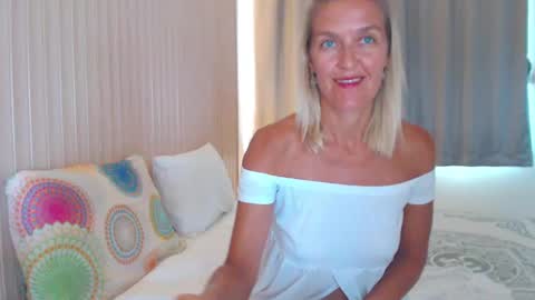 Lola online show from December 4, 7:00 am