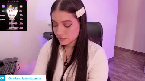 lolaasmith_21 online show from January 26, 7:52 pm
