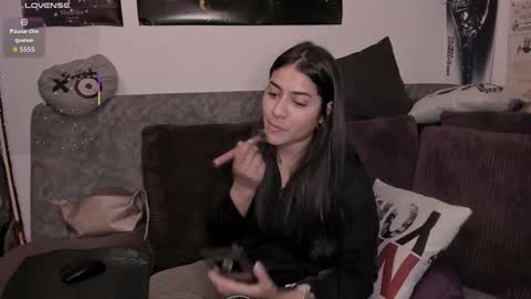 lolaasmith_21 online show from December 13, 8:59 pm