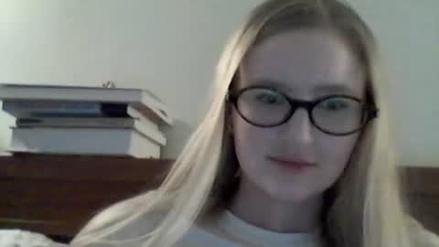 lolaglamour_ online show from June 23, 6:14 pm