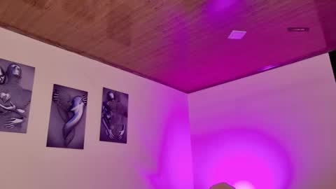 Lola online show from November 28, 4:36 pm