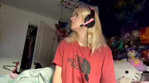 Lola Lixx online show from December 6, 10:35 pm