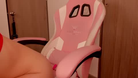 Snapshot of lollypetitte_ chatting on February 18, 3:10 am Lolly online show from February 18, 3:10 am