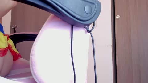 Snapshot of lollypetitte_ chatting on February 12, 4:33 am Lolly online show from February 12, 4:33 am