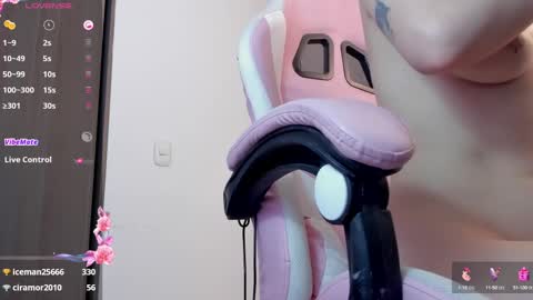 Snapshot of lollypetitte_ chatting on January 28, 4:50 am Lolly online show from January 28, 4:50 am