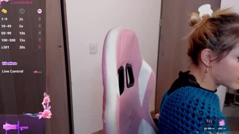 Snapshot of lollypetitte_ chatting on January 25, 1:43 am Lolly online show from January 25, 1:43 am