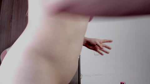 Snapshot of lollypetitte_ chatting on September 11, 5:20 am Lolly online show from September 11, 5:20 am