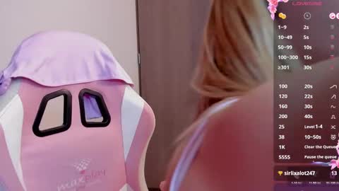 Snapshot of lollypetitte_ chatting on January 17, 11:18 pm Lolly online show from January 17, 11:18 pm