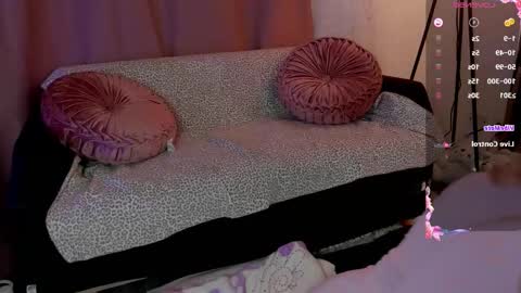 Snapshot of lollypetitte_ chatting on October 12, 2:04 am Lolly online show from October 12, 2:04 am