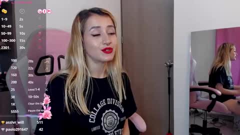 Snapshot of lollypetitte_ chatting on January 26, 6:38 am Lolly online show from January 26, 6:38 am